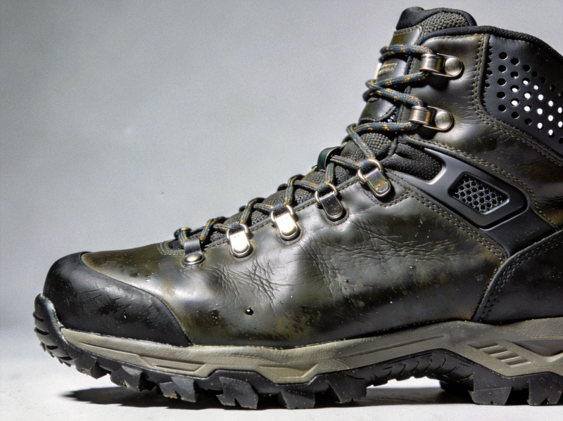 专业登山靴细节特写展示